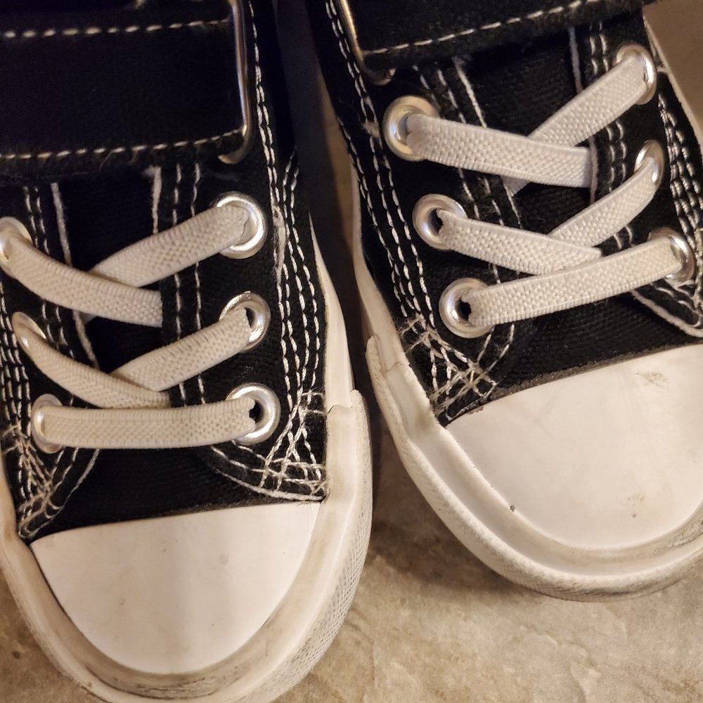Boys  girls 10 toddler canvas low top shoes black white rubber toe